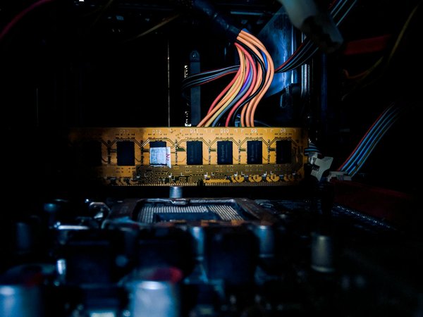 Quels défis les développeurs rencontrent-ils lors de l'intégration de l'API de paiement Stripe sur une plateforme e-commerce?